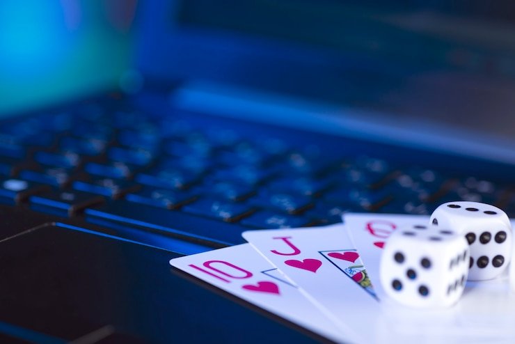 Pengguna menjalankan update keamanan dan pengaturan privasi di aplikasi kura2